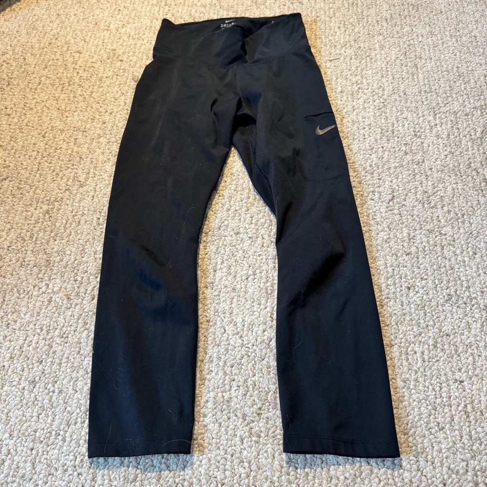 Nike cropped leggings with pocket